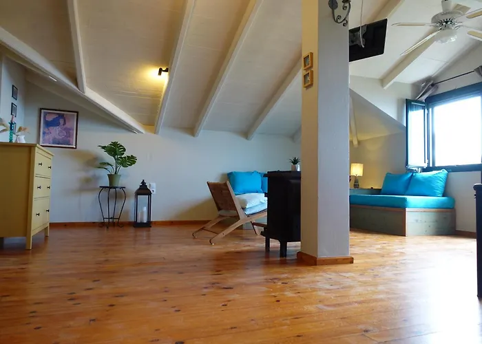 Lithari Penthouse اليكاناس